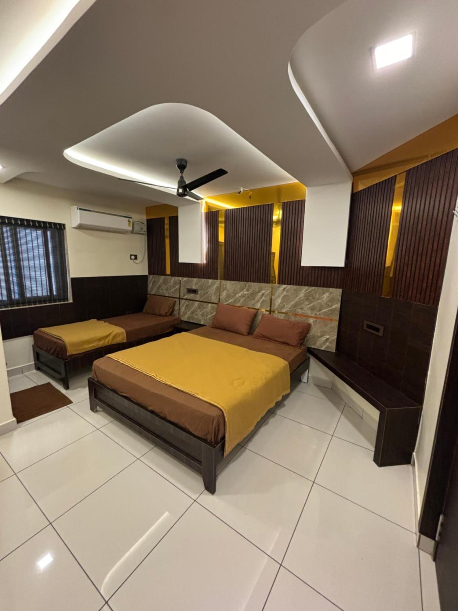 Sundar Lodge Tiruppatur Bagian luar foto