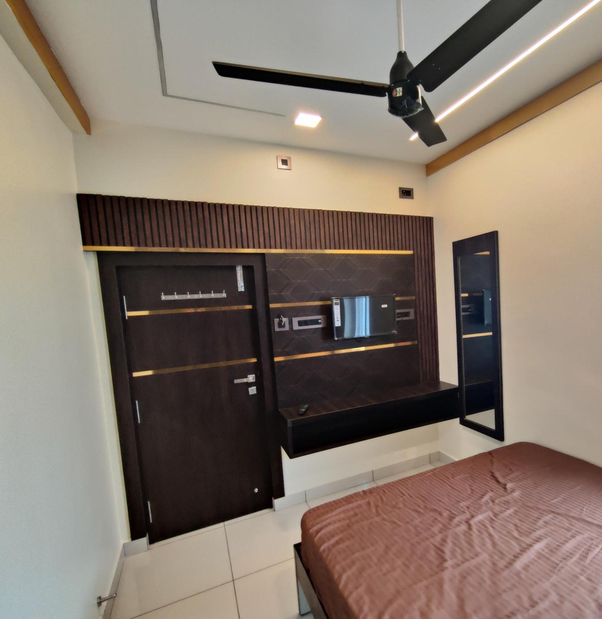 Sundar Lodge Tiruppatur Bagian luar foto